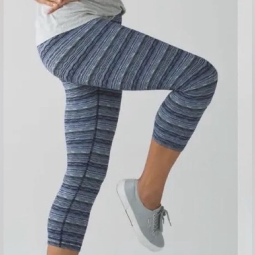 Lululemon Wunder Under cyber blue strip crop leggings